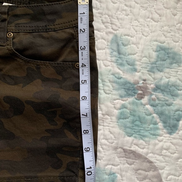 🍉Warehouse One brown, camouflage denim shorts, mid rise, stretchy, lightweight 6 - Picture 3 of 14